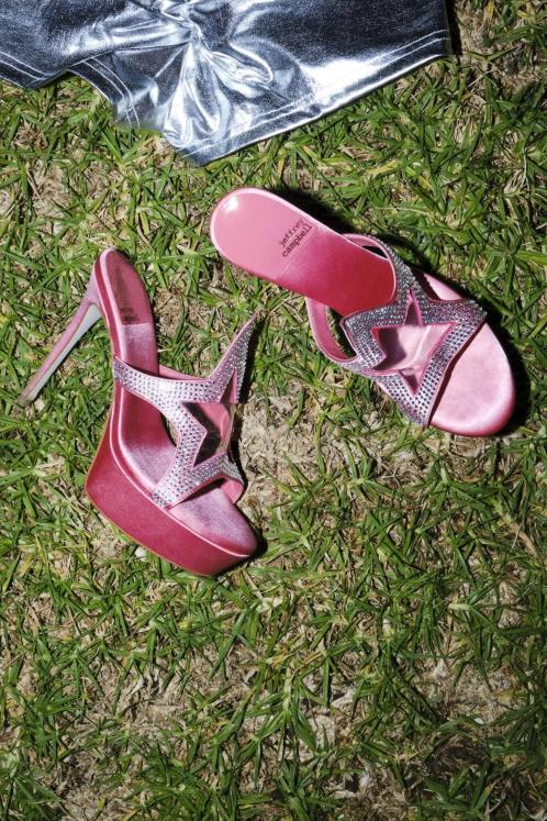 Jeffrey Campbell mulheres B0VBD1035 prata cetim rosa sandália plataforma viciada em fama