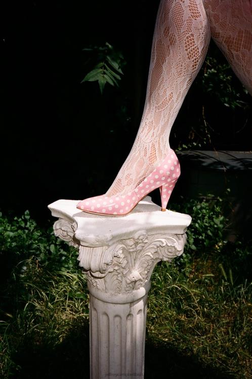 Jeffrey Campbell mulheres B0VBD1383 patente de bolinhas brancas rosa bomba de salto alto verônica