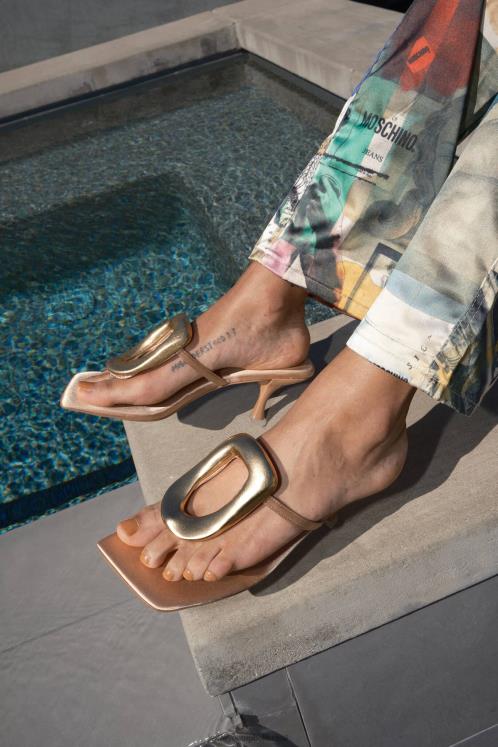 Jeffrey Campbell mulheres B0VBD1497 ouro acetinado natural sandália de salto alto linq-up