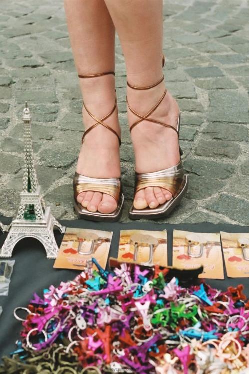 Jeffrey Campbell mulheres B0VBD1606 multi metálico brilhante sandália de salto alto carregou